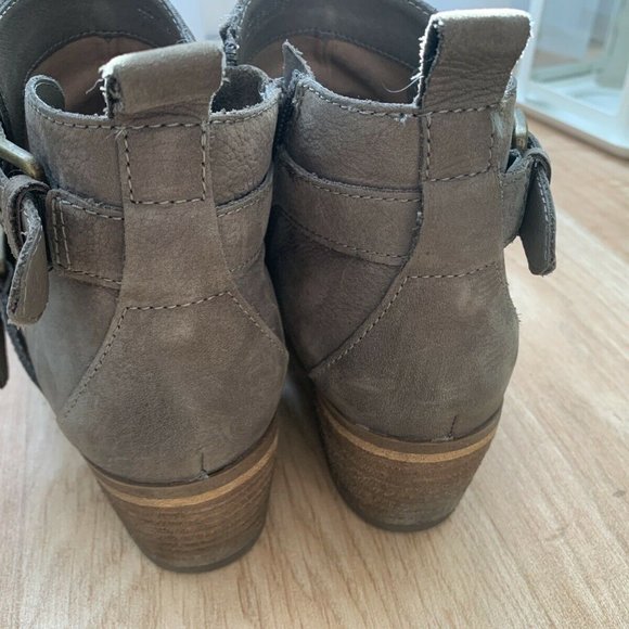 Susina Veronica Leather Ankle Booties 2” 5.5M - Picture 6 of 12